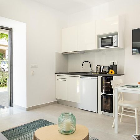 Cozy Corner Luxury Apartments Chrissi Akti Chania Quarto foto