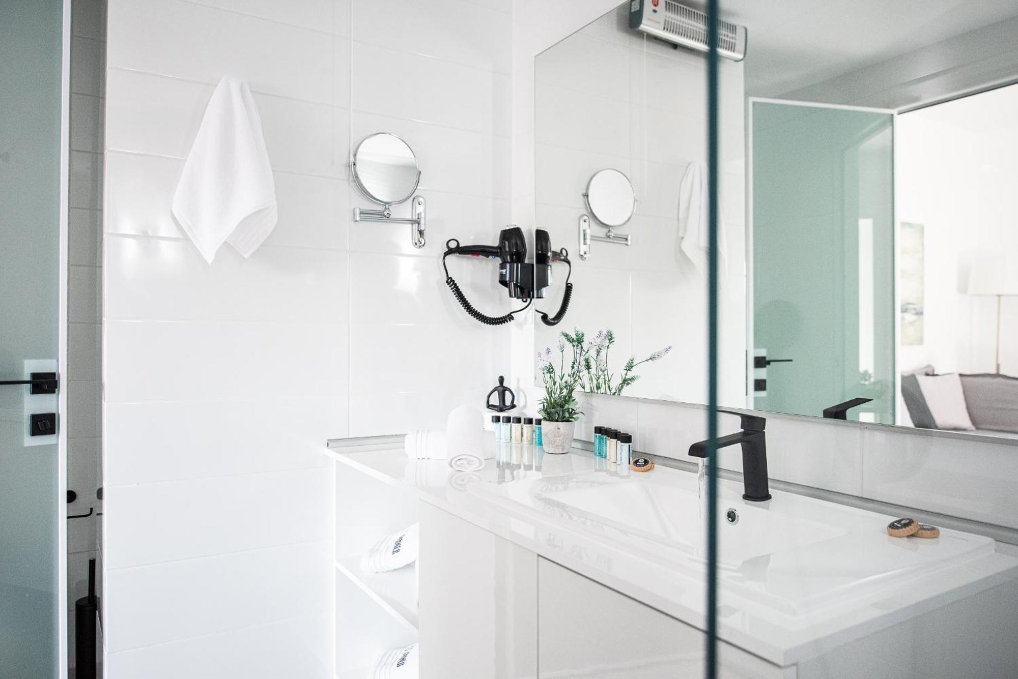 Cozy Corner Luxury Apartments Chrissi Akti Chania Quarto foto
